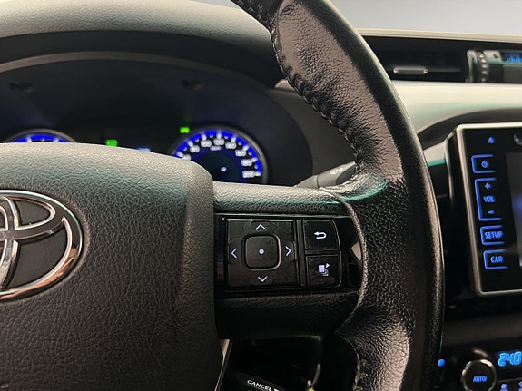 Toyota HiLux 20 of 30