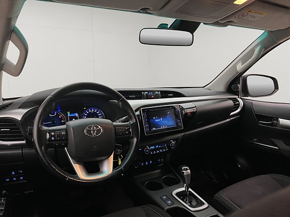 Toyota HiLux 16 of 30