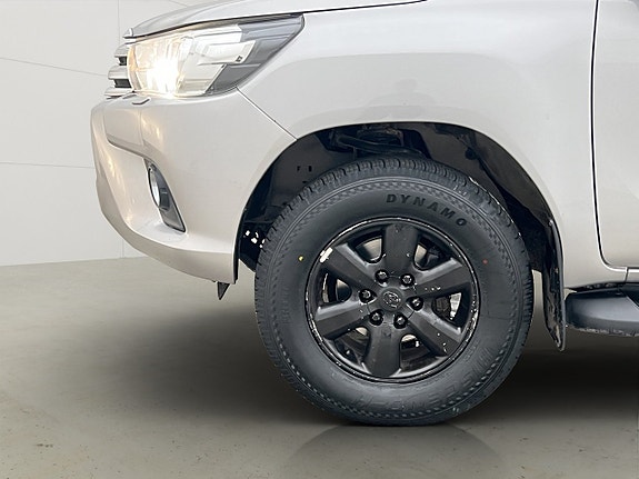 Toyota HiLux 30 of 30