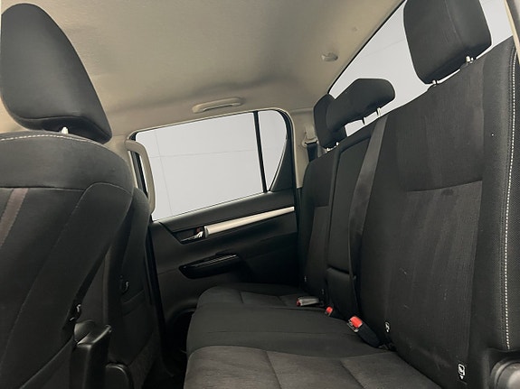 Toyota HiLux 27 of 30