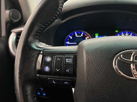 Toyota HiLux 18 of 30