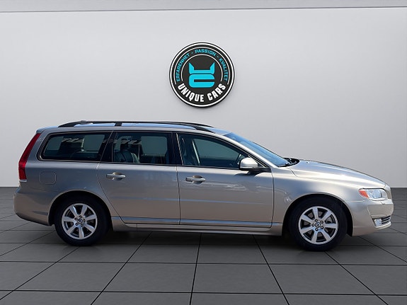 Volvo V70 2 of 5