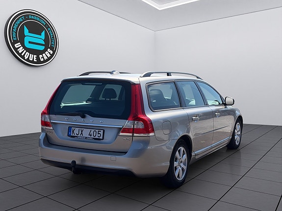 Volvo V70 3 of 5