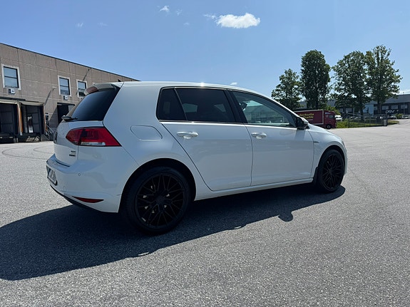 Volkswagen Golf VII 2 of 5