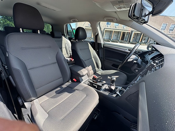 Volkswagen Golf VII 17 of 17