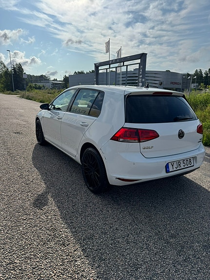 Volkswagen Golf VII 5 of 5