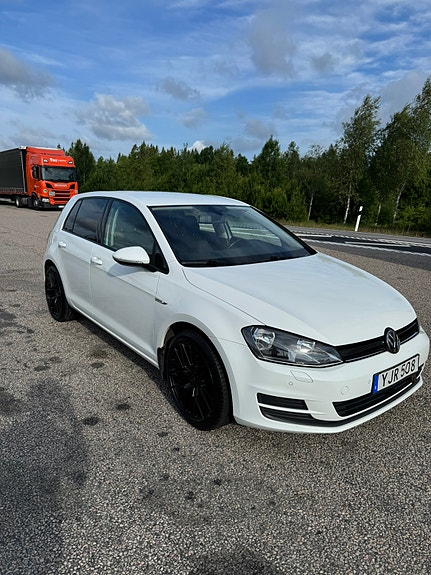 Volkswagen Golf VII 8 of 17