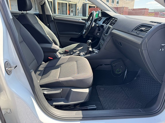 Volkswagen Golf VII 15 of 17