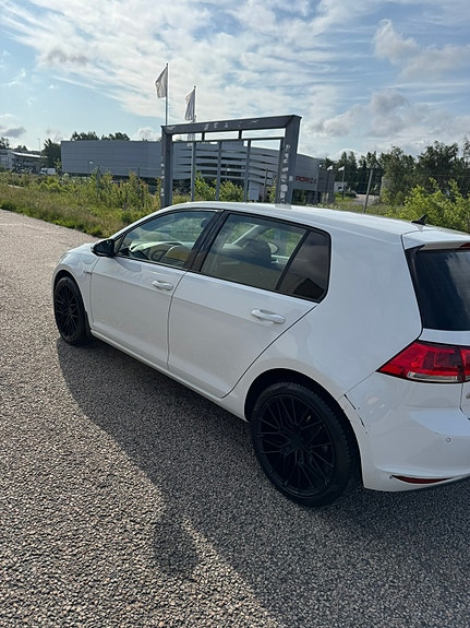 Volkswagen Golf VII 4 of 5
