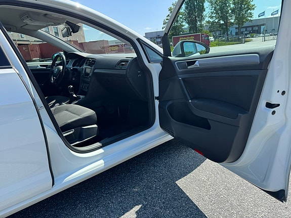 Volkswagen Golf VII 16 of 17