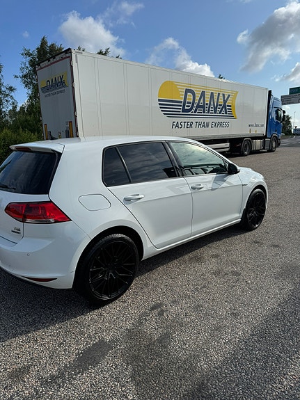 Volkswagen Golf VII 9 of 17
