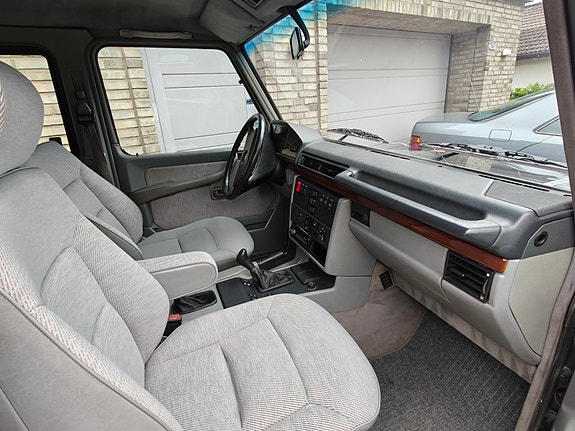 Mercedes-Benz 300 GD 2 of 5