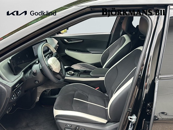 Kia EV6 8 of 13