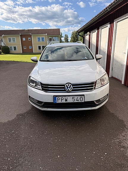 Volkswagen Passat 2 of 5