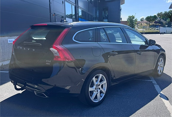 Volvo V60 2 of 4