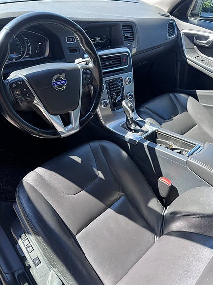 Volvo V60 3 of 4