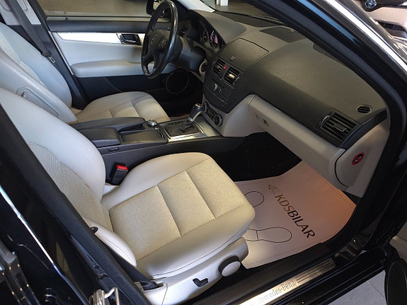 Mercedes-Benz C180 7 of 11