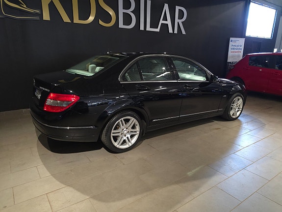 Mercedes-Benz C180 4 of 5