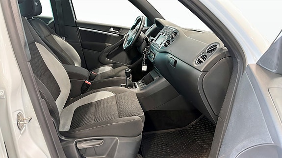 Volkswagen Tiguan 3 of 17