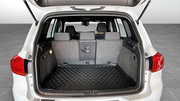 Volkswagen Tiguan 10 of 17
