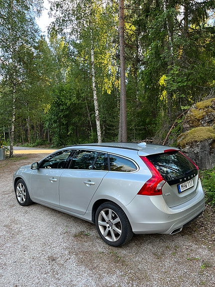 Volvo V60 2 of 5
