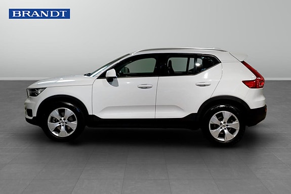Volvo XC40 3 of 5