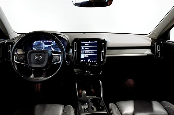 Volvo XC40 4 of 5