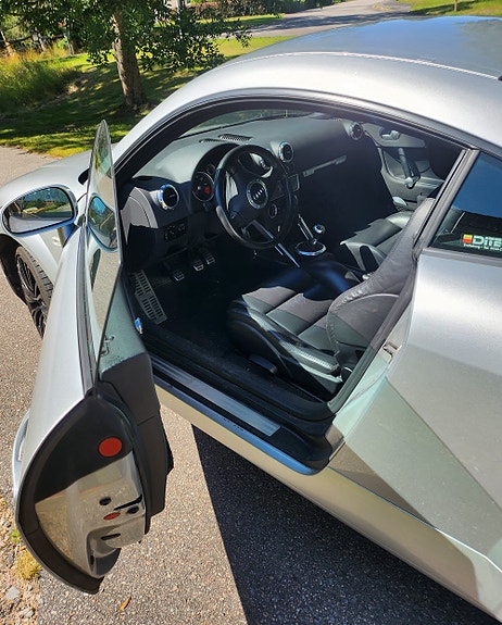 Audi TT 2 of 5