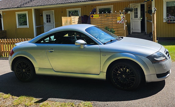 Audi TT 4 of 5