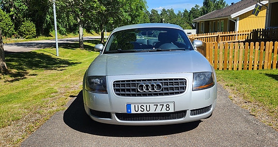Audi TT 3 of 5
