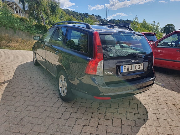 Volvo V50 3 of 11
