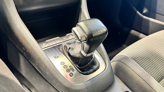 Volkswagen Golf VI 12 of 27