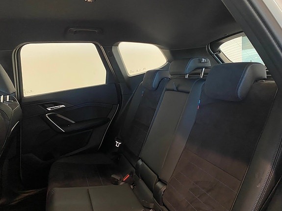 BMW iX1 8 of 13