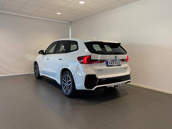 BMW iX1 12 of 13