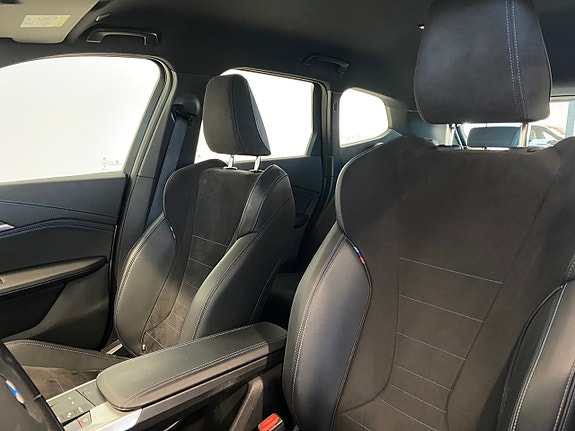 BMW iX1 7 of 13