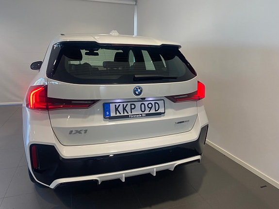 BMW iX1 11 of 13
