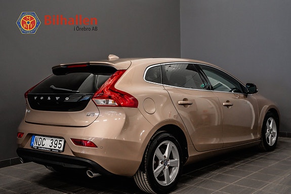 Volvo V40 2 of 11