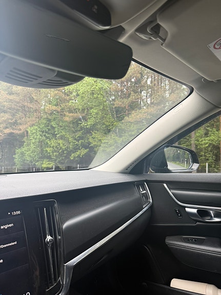 Volvo V90 2 of 5