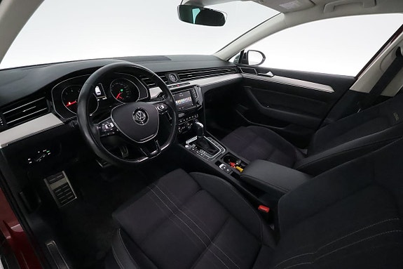 Volkswagen Passat Alltrack 13 of 30