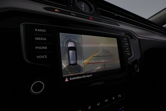 Volkswagen Passat Alltrack 25 of 30
