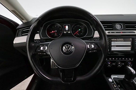 Volkswagen Passat Alltrack 16 of 30