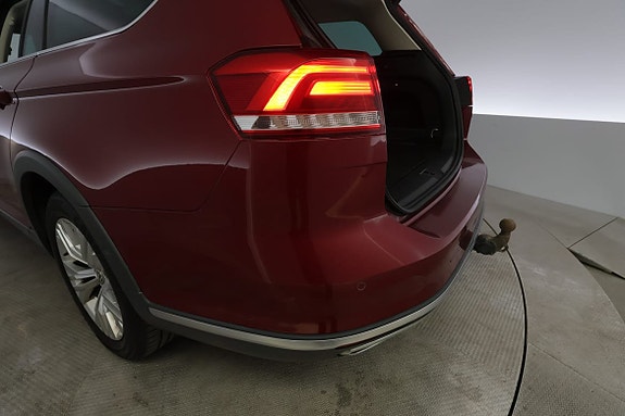 Volkswagen Passat Alltrack 7 of 30