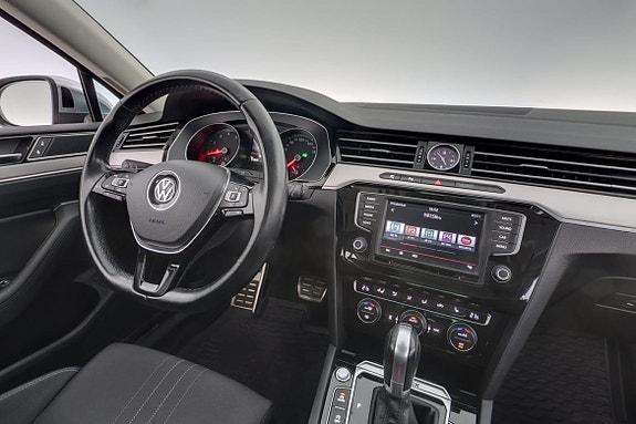 Volkswagen Passat Alltrack 15 of 30