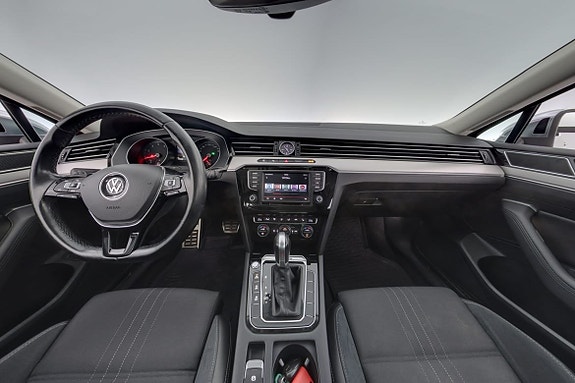 Volkswagen Passat Alltrack 14 of 30
