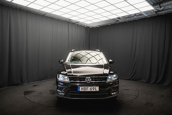 Volkswagen Tiguan 3 of 5