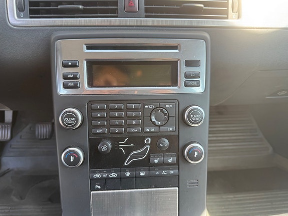 Volvo V70 11 of 24