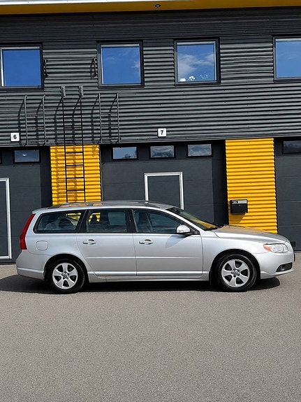 Volvo V70 3 of 24