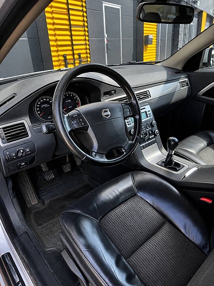 Volvo V70 5 of 24