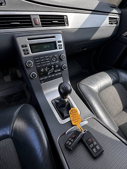 Volvo V70 6 of 24