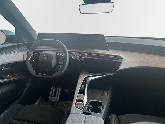 Peugeot e-3008 10 of 10